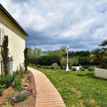 Stunning Holiday Home in Quin Villa near Beach Quinéville Esterno foto