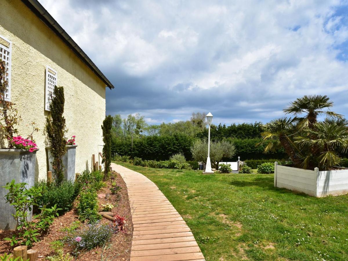 Stunning Holiday Home in Quin Villa near Beach Quinéville Esterno foto